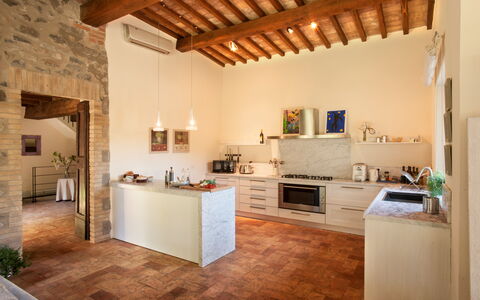 Casale Porano: Proprietà, Camera, Costruzione, Interior Design, Mobilia, Controsoffitto, Casa, Soffitto, Cucina, Pavimento In Legno