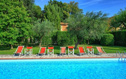 Villa Fiamma: Acqua, Cielo, Pianta, Natura, Nube, Albero, Paesaggio Naturale, Piscina, Tempo Libero, Erba