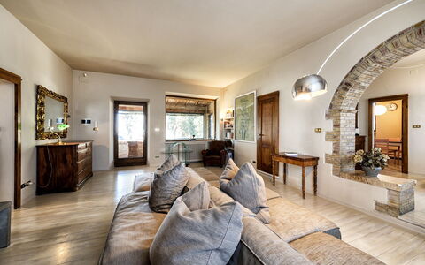 Villa Piazza Della Fortezza: Proprietà, Camera, Interior Design, Costruzione, Mobilia, Soggiorno, Immobiliare, Casa, Soffitto, Pavimento