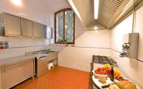 Villa Rocchi: Controsoffitto, Camera, Proprietà, Cucina, Interior Design, Cabinetry, Soffitto, Mobilia, Pavimento, Costruzione
