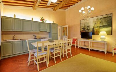 Giaggiolo: Camera, Costruzione, Mobilia, Interior Design, Proprietà, Soffitto, Pavimento, Tavolo, Latifoglie, Cabinetry