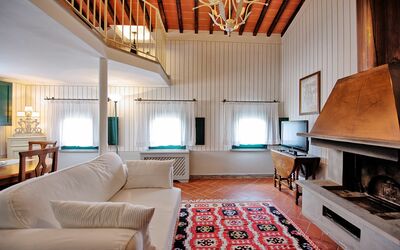 Timo: Camera, Proprietà, Soggiorno, Interior Design, Soffitto, Mobilia, Costruzione, Casa, Casa, Immobiliare