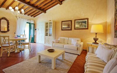 Corbezzolo: Camera, Proprietà, Costruzione, Mobilia, Interior Design, Soggiorno, Casa, Tavolo, Immobiliare, Soffitto