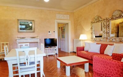 Lavanda: Camera, Mobilia, Proprietà, Soggiorno, Interior Design, Costruzione, Tavolo, Casa, Pavimento, Immobiliare