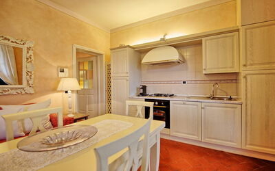 Lentisco: Mobilia, Camera, Proprietà, Controsoffitto, Interior Design, Costruzione, Pavimento, Cabinetry, Cucina, Soffitto