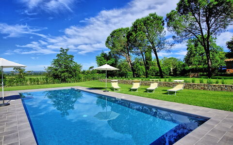 Villa Marietta: Piscina, Proprietà, Paesaggio Naturale, Immobiliare, Casa, Estate, Casa, Zona Residenziale, Architettura, Cielo