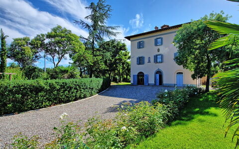 Villa Marietta: Proprietà, Blu, Verde, Casa, Casa, Vegetazione, Immobiliare, Cielo, Paesaggio Naturale, Estate