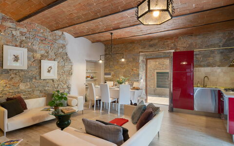 Villa Fracassini: Mobilia, Cornice, Divano, Proprietà, Tavolo, Interior Design, Illuminazione, Legna, Comfort, Soggiorno