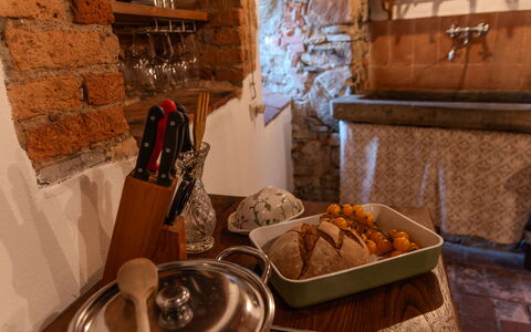 Casa Di Vignolo: Mobilia, Interior Design, Cibo, Camera, Controsoffitto, Color Legno, Cucina & Sala Da Pranzo Tavolo, Lampada, Sedia, Serveware