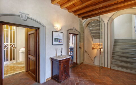 Villa Lucolena: Proprietà, Camera, Costruzione, Soffitto, Arco, Pavimento, Interior Design, Architettura, Immobiliare, Casa