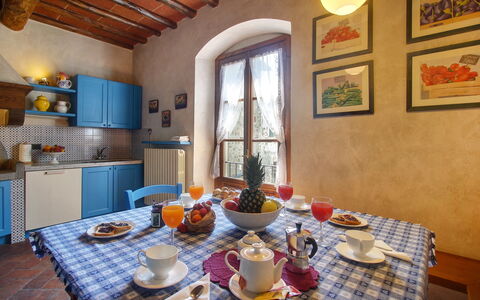 Villa Lucolena: Camera, Proprietà, Costruzione, Interior Design, Mobilia, Tavolo, Soffitto, Casa, Immobiliare, Controsoffitto