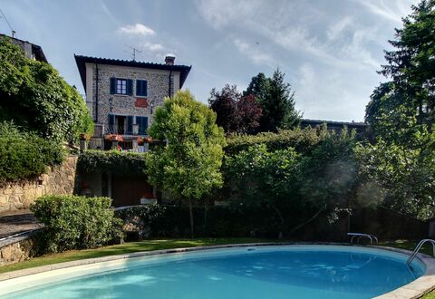 Villa Lucolena: Proprietà, Acqua, Casa, Piscina, Immobiliare, Casa, Cielo, Tempo Libero, Vacanza, Zona Residenziale