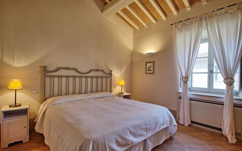 Casa Olivia: Camera Da Letto, Letto, Mobilia, Camera, Proprietà, Lenzuolo, Telaio Del Letto, Bedding, Interior Design, Soffitto