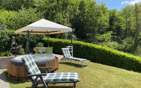 Il Palazzetto: Pianta, Tavolo, Proprietà, Comunita 'Impianto, Mobilia, Cielo, Botanica, Natura, Ombrello, Tavolo Esterno