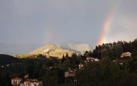 Il Nido In Garfagnana: Cielo, Nube, Fenomeno Meteorologico, Collina, Montagna, Albero, Hill Station, Highland, Catena Montuosa