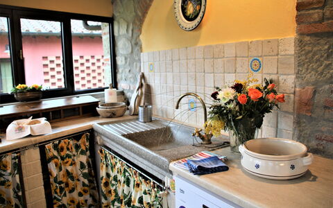 Mulino a Montegonzi Di Rimaggio: Controsoffitto, Proprietà, Pianta, Cabinetry, Finestra, Cucina, Lavello, Interior Design, Pavimento, Lavandino Della Cucina