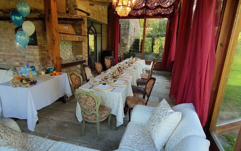 Villa Ardene: Mobilia, Proprietà, Tavolo, Decorazione, Costruzione, Sedia, Interior Design, Tenda, Pavimento, Soggiorno