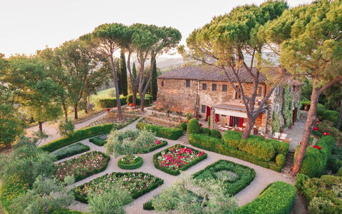 Villa Le Corti: Fiore, Giardino, Arbusto, Groundcover, Primavera, Landscaping, Giardino Botanico, Backyard, Hacienda