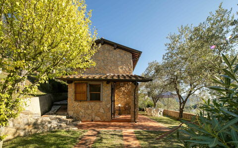 Villa Del Colle: Pianta, Cielo, Proprietà, Comunita 'Impianto, Finestra, Paesaggio Naturale, Costruzione, Albero, Legna, Lotto