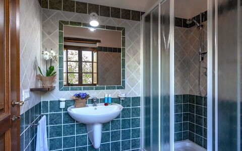 Villa Il Prato: Idraulico Fixture, Interior Design, Bagno, Pavimentazione, Lavandino Del Bagno, Pavimento, Idraulico, Illuminazione, Rubinetto, Piastrella