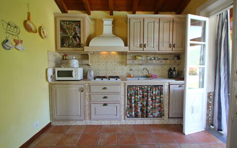 Villa San Rocco: Cabinetry, Controsoffitto, Legna, Cucina, Interior Design, Cassetto, Elettrodomestico Da Cucina, Pavimento, Elettrodomestico, Color Legno