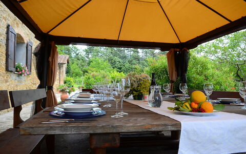 Villa Flora: Proprietà, Tavolo, Camera, Terrazza, Mobilia, Costruzione, Casa, Casa, Shade, Interior Design