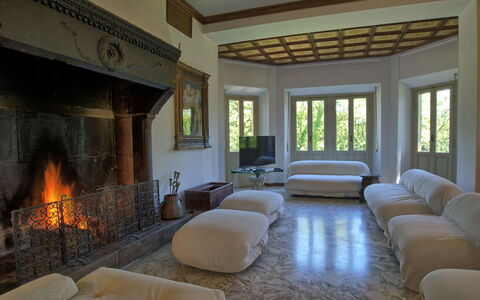 Il Poggio Di Patrignone: Soggiorno, Camera, Proprietà, Interior Design, Mobilia, Camino, Costruzione, Focolare, Casa, Immobiliare