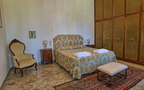 Il Poggio Di Patrignone: Camera, Mobilia, Proprietà, Camera Da Letto, Letto, Interior Design, Lenzuolo, Parete, Pavimento, Costruzione