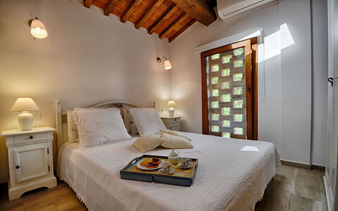Il Fienile Di Giovanna: Camera Da Letto, Camera, Mobilia, Letto, Proprietà, Interior Design, Soffitto, Telaio Del Letto, Lenzuolo, Parete