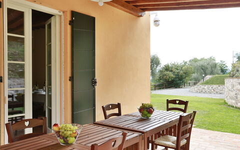 Santo Stefano 10: Proprietà, Camera, Costruzione, Mobilia, Casa, Immobiliare, Portico, Interior Design, Tavolo, Casa