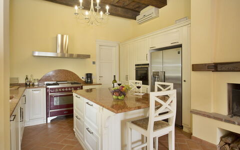 Santo Stefano 10: Controsoffitto, Camera, Mobilia, Proprietà, Cabinetry, Cucina, Costruzione, Pavimento, Interior Design, Soffitto