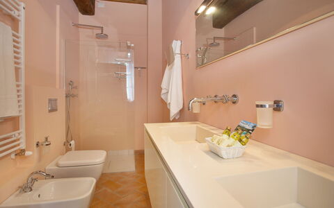 Santo Stefano 10: Bagno, Camera, Proprietà, Interior Design, Costruzione, Immobiliare, Architettura, Casa, Idraulico Fixture, Vasca Da Bagno