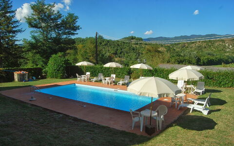 Villa Sieve: Piscina, Proprietà, Immobiliare, Tempo Libero, Erba, Casa, Costruzione, Vacanza, Villa, Ricorrere