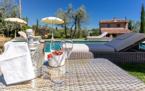 Villa Melinda: Proprietà, Piscina, Ricorrere, Vacanza, Immobiliare, Tavolo, Villa, Mobilia, Tempo Libero, Casa