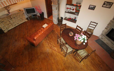 Villa Latera: Pavimento, Pavimento In Legno, Latifoglie, Camera, Pavimento Laminato, Pavimentazione, Soggiorno, Proprietà, Mobilia, Interior Design