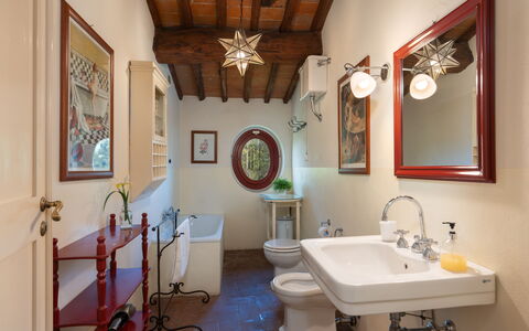 La Forra: Specchio, Rubinetto, Proprietà, Lavello, Cornice, Idraulico Fixture, Lavandino Del Bagno, Costruzione, Bagno, Viola