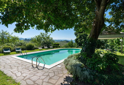 La Forra: Acqua, Pianta, Piscina, Cielo, Azzurro, Albero, Shade, Mobili Da Esterno, Casa, Tempo Libero