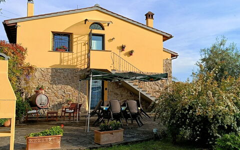 Il Circolo: Casa, Villetta, Shade, Vaso Di Fiori, Giardino, Pianta Della Casa, Estate, Cortile, Sedia, Backyard