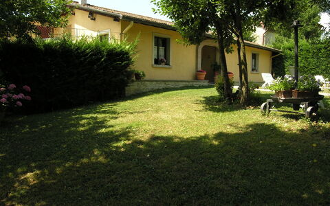 I Pioppi: Cortile, Proprietà, Backyard, Prato, Casa, Casa, Giardino, Erba, Immobiliare, Lotto