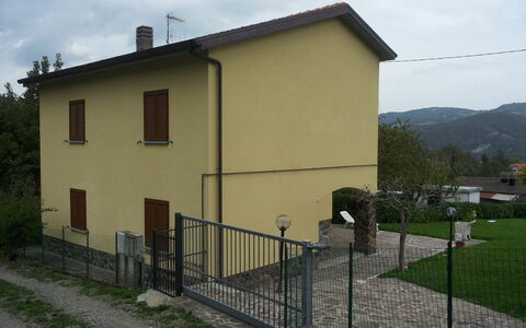 Appartamento Porretta Terme: Proprietà, Casa, Costruzione, Parete, Architettura, Facciata, Zona Residenziale, Immobiliare, Area Rurale, Casa