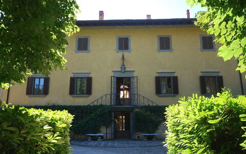 Villa Paola: Proprietà, Casa, Costruzione, Casa, Immobiliare, Architettura, Albero, Facciata, Estate, Quartiere