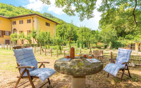 Villa Paola: Proprietà, Natura, Cortile, Backyard, Immobiliare, Mobilia, Terrazza, Giardino, Tavolo, Camera