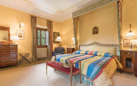 Villa Paola: Camera Da Letto, Camera, Mobilia, Letto, Proprietà, Telaio Del Letto, Interior Design, Lenzuolo, Costruzione, Immobiliare