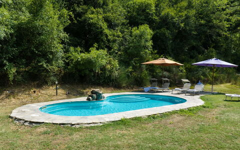 Villa Paola: Piscina, Mobili Da Esterno, Tempo Libero, Ricorrere, Backyard, Giardino, Shade, Landscaping, Giochi D'Acqua, Eco Hotel