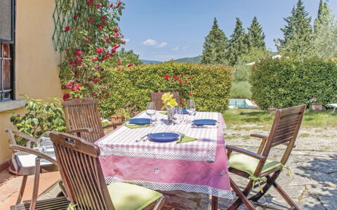 La Casetta: Proprietà, Tovaglia, Tavolo, Mobilia, Tavolo Esterno, Terrazza, Immobiliare, Casa, Camera, Villetta