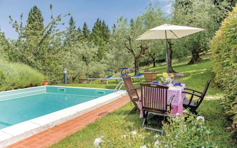 La Casetta: Proprietà, Piscina, Casa, Immobiliare, Backyard, Casa, Erba, Tempo Libero, Cortile, Prato