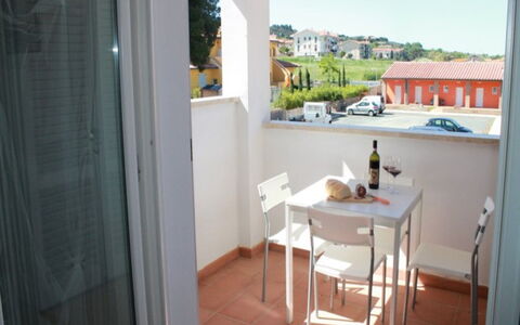 Scarlino Summer Village: Proprietà, Camera, Costruzione, Casa, Immobiliare, Appartamento, Mobilia, Interior Design, Pavimento, Balcone