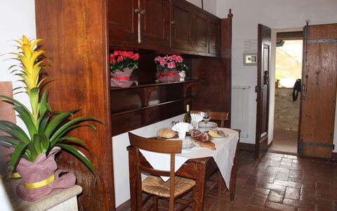 Borgo Santinovo: Camera, Proprietà, Mobilia, Costruzione, Interior Design, Casa, Cabinetry, Latifoglie, Cucina, Pavimento