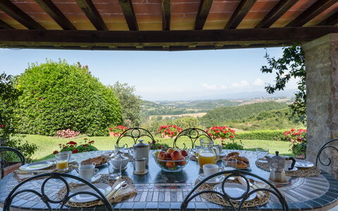 Villa La Terrazza: Bicicletta, Bicycle Wheel, Veicolo, Erba, Tempo Libero, Paesaggio, Area Rurale, Architettura, Casa, Bicicletta Accessorio