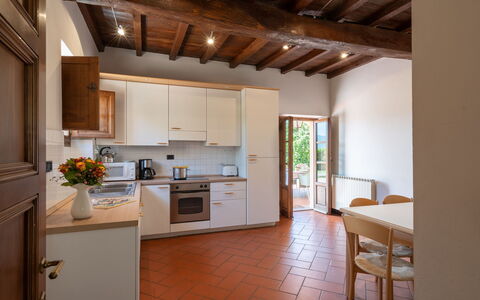 Villa Santa Maria: Camera, Controsoffitto, Proprietà, Mobilia, Soffitto, Costruzione, Interior Design, Cucina, Cabinetry, Pavimento